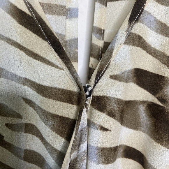 G BY GUESS Animal Print Tiger Striped Long Sleeved Romper S - Picture 3 of 15